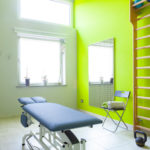 La stanza dei trattamenti di fisioterapia e osteopatia